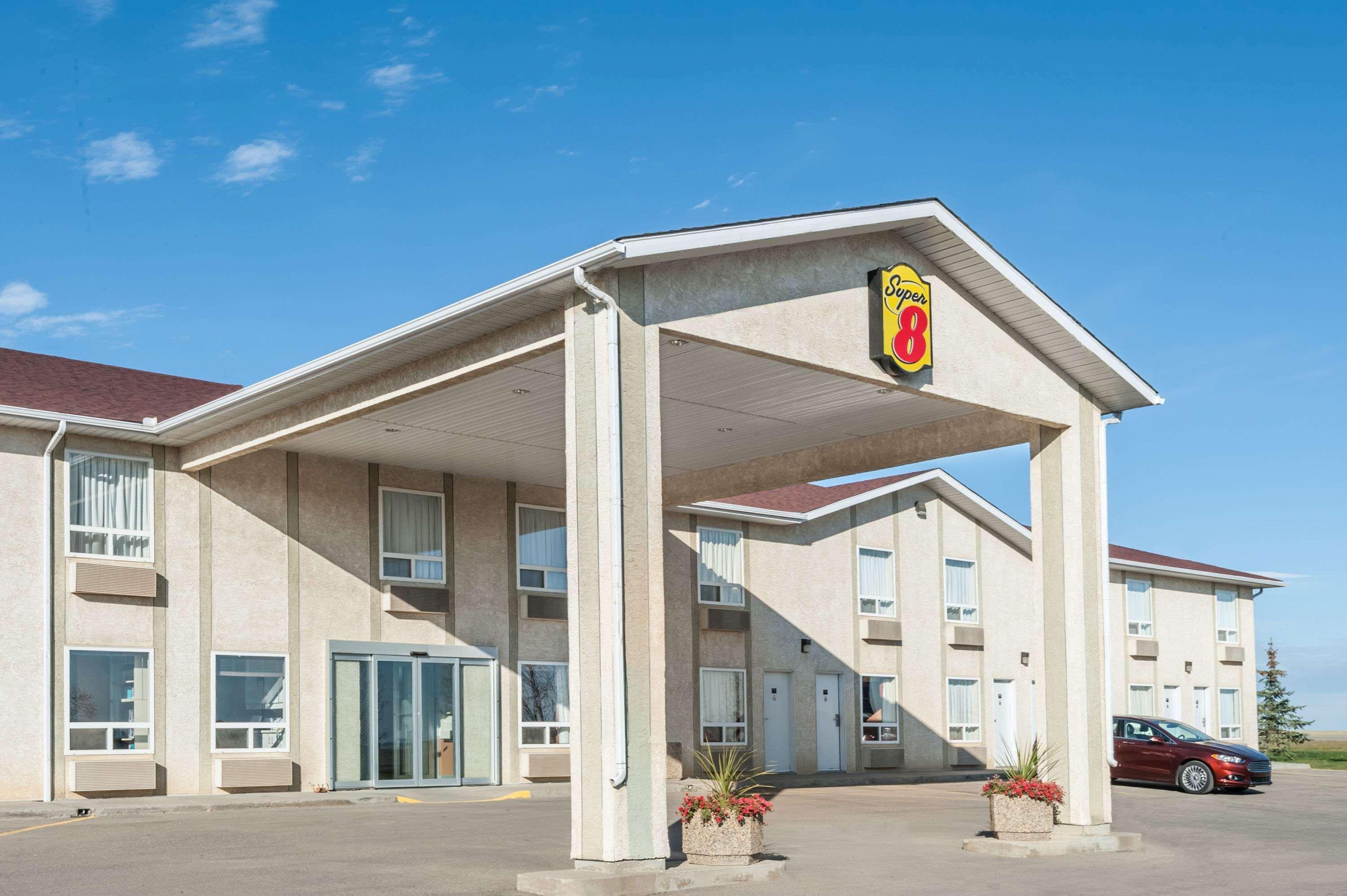 Super 8 By Wyndham Three Hills Ab Hotel Eksteriør billede