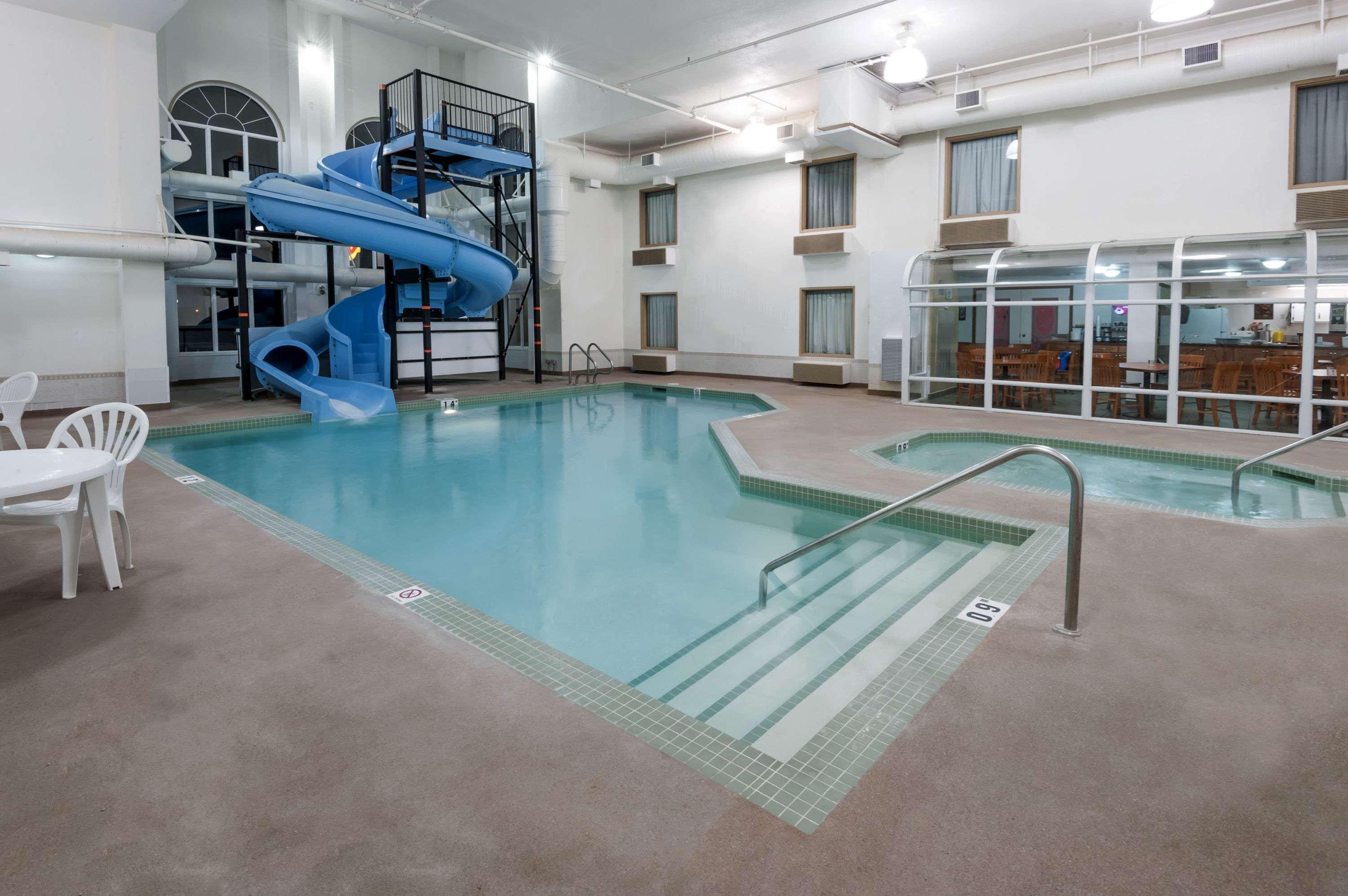 Super 8 By Wyndham Three Hills Ab Hotel Eksteriør billede